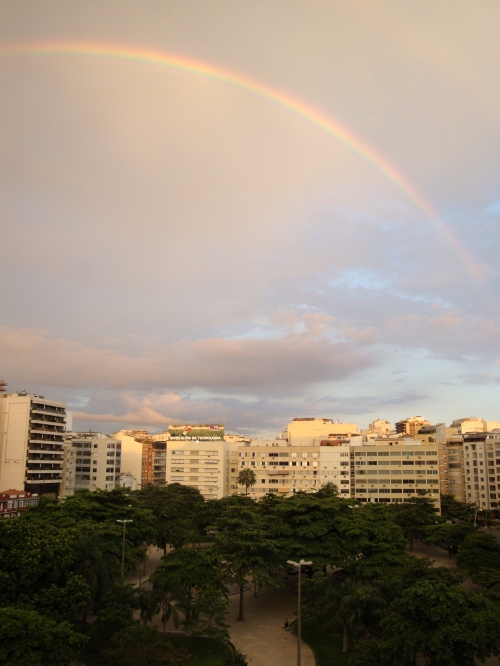 24 de dezembro, arco-iris na janela